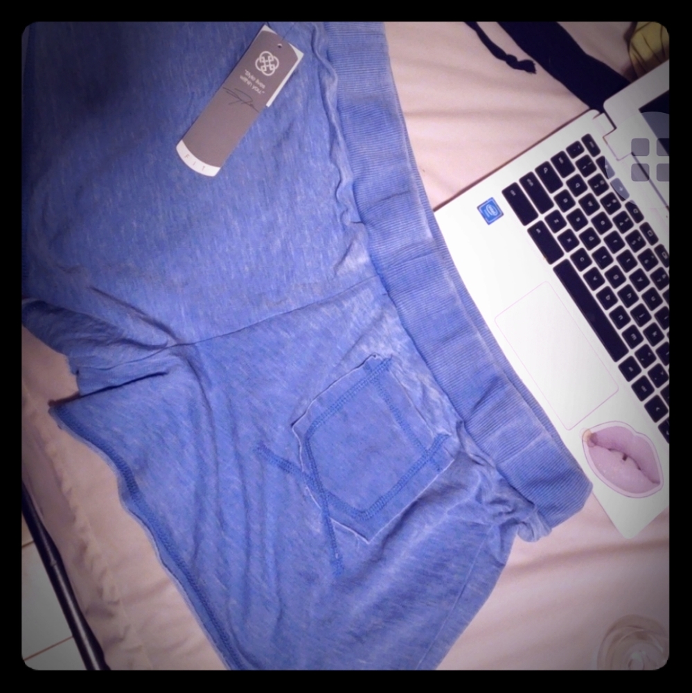 Daisy Fuentes Fit Size M Terrycloth Shorts